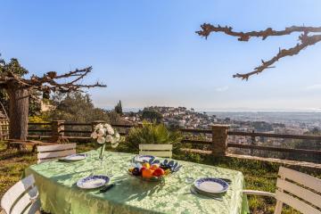Flat in a villa with view on Hyères and the sea - Welkeys