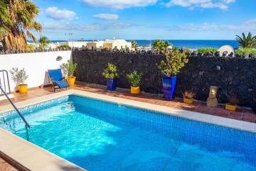 Beautiful villa in Puerto del Carmen w-