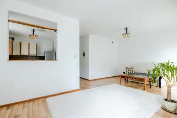 Accessible Ground Floor, Bright and Spacious Flat
