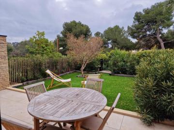 Giens Magnifique Appartement avec Jardin et Parking