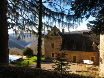 Château de Chauvac - table d'hôtes with heated pool