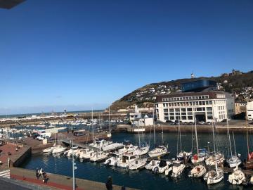 Captain YOO - Régate- Sentir les embruns vue/port