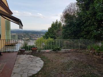Studio meublé avec terrasse jardin - vue mer