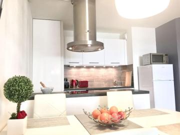 Modern and peaceful flat with terrace and parking