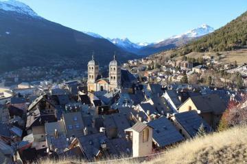 Rare pearl with an incredible view of all Briançon