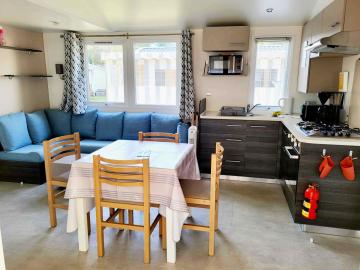 Bungalow de 3 chambres avec piscine partagee sauna et terrasse a Saint Jean de Monts a 3 km de la plage