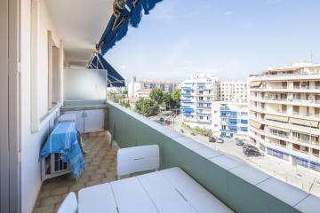 Modern flat with balcony at the heart of Antibes - Welkeys