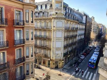 Central Next to La Avenida no12