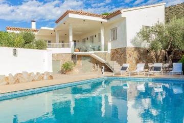 V022 - VILLA ELS OLIVARS