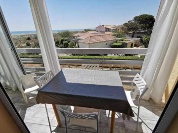 Résidence le Carlton -F2 rénové en front mer avec balcon
