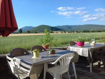 Gîte les Granges dans ferme provençale. 14 pers