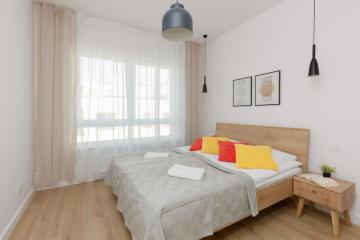 Spacious & Cosy Apartment with Parking Optyków by Renters