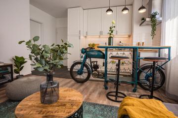 NEW Fecske Residence Stylish design, AC & parking NEW