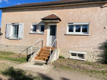 maison entre Vézelay Chablis Guédelon, cour jardin