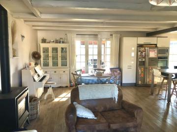 Maison familiale avec piscine et jardin
