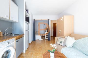 Comfortable Studio for 2 with Terrace Near Beach