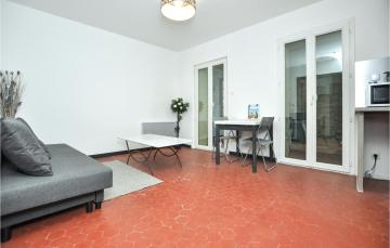 Stunning apartment in Villecroze with WiFi and 2 Bedrooms