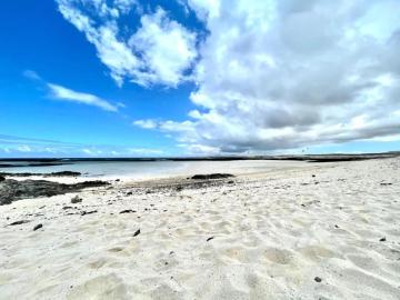 LBL Studio with Half Board, Wifi, by the Sea
