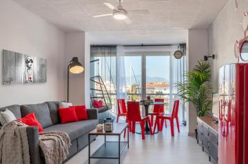 Estudio en 1ª linea con vistas al puerto deportivo