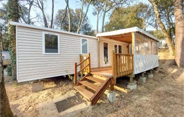 Beautiful Caravan In Saint Brevin Les Pins With Outdoor Swimming Pool, Wifi And 3 Bedrooms