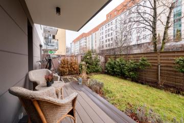 Good Apartments - Kierbedzia 6 - dwupokojowy apartament z pięknym ogródkiem i podziemnym miejscem postojowym GRATIS, blisko Centrum i Łazienek Królewskich