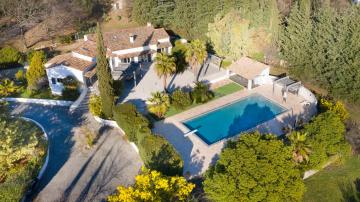 06Z - Exceptional setting, large terraces, 17x7 m swimming pool, 8,000 m garden