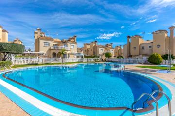 Villa Reformada en Residencial Orihuela Costa