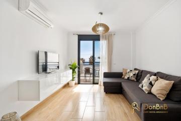 Cozy apartment with sea view and private parking in Fuengirola