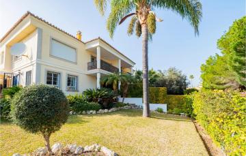 Beautiful home in Marbella with WiFi and 4 Bedrooms