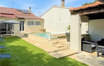 Awesome Home In Avignon With Outdoor Swimming Pool, Private Swimming Pool And 3 Bedrooms