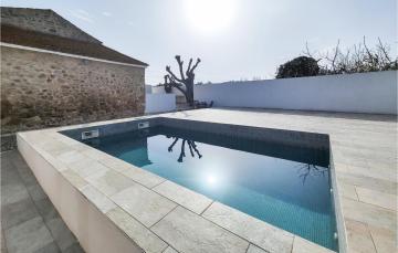 Stunning home in Nissan-lez-Enserune with Outdoor swimming pool and 2 Bedrooms