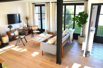NEW Remodeled Home 4Bed/3.5Bath, Walking to BEACH!