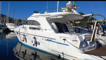 Yacht Sealine