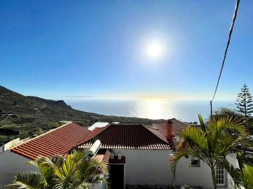 One bedroom apartment with pool, Wifi, near the Sea
