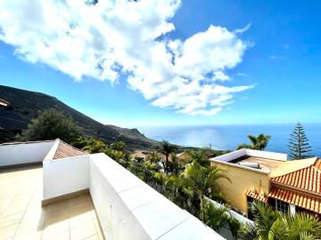 Apartamento deluxe con 2 habitaciones, estupenda vista al mar, piscina y Wifi