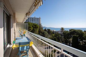 Apartment T2 Fabron sea view near shops and tram