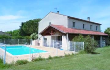 Grande maison, piscine et poêle à bois , à SOUAL