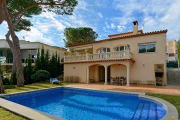 Villa con piscina privada en la Costa Brava