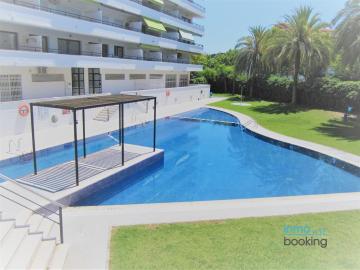 Cannes Salou center, con vistas a la piscina.