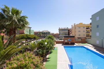 Home2Book Sun Terrace Residential Gabriela, Pool