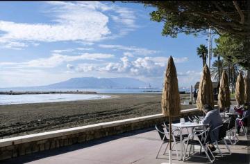 Waterfront Beach Apartment B
