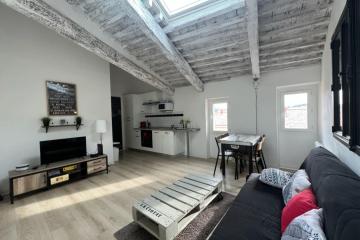 Spacious Apartment Near The Sea