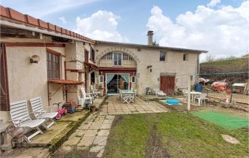 Amazing home in Thiers with WiFi and 4 Bedrooms