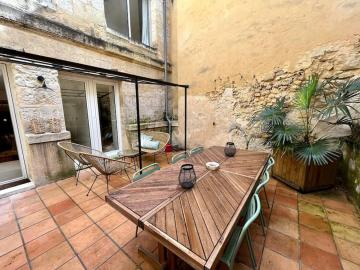 Bel appartement avec grande cour + parking