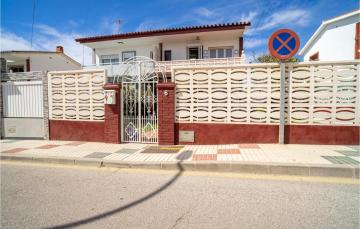 Stunning home in Torre de Benagalbn with WiFi and 4 Bedrooms