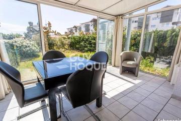 Appartement au calme avec jardin privatif piscine parking