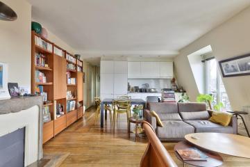 Old apartment for 3 - Paris 11E