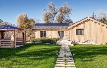 Nice Home In Le Thor With Wifi And 3 Bedrooms 2