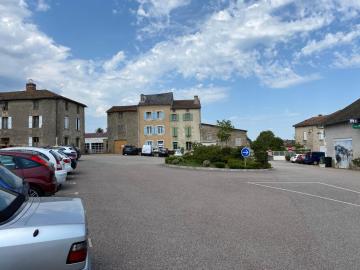La grande maison de ville verte