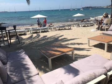 BANDOL ROC BEACH VUE MER Grand T3 face à la plage avec parking